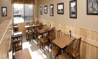 Petawawa River Inn & Suites