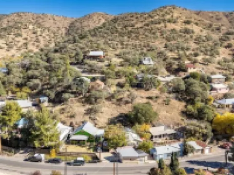 LUXURY 2-bedroom house in brilliant Bisbee with BREATHE taking views Hotels in Bisbee