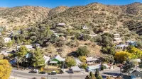 LUXURY 2-bedroom house in brilliant Bisbee with BREATHE taking views