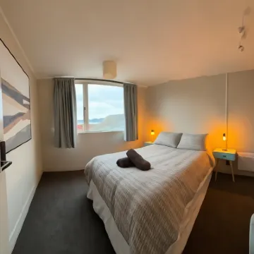 Manor on the Park Backpackers Hotels near Tunnel Beach