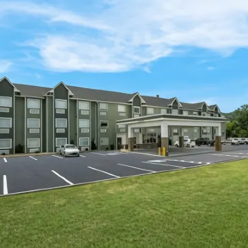 SureStay Plus Hotel by Best Western Sevierville Hotels near The Ridge Outdoor Resort
