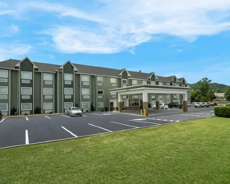 SureStay Plus Hotel by Best Western Sevierville セバービルのホテル