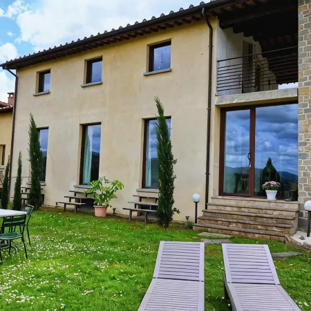 TUSCANY DETACHED HOUSE INCREDIBLE PANORAMA, LARGE GARDEN 5 MIN FROM AREZZO