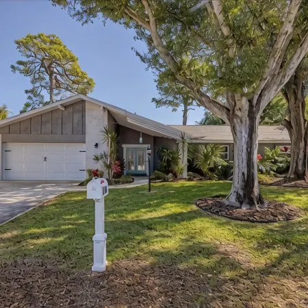 House Has Power ,Fast Wifi,Near Anna Maria Beach