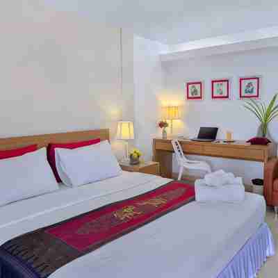 แคบเบจ แอนด์ คอนดอม อินน์ Rooms