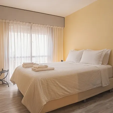 Rayentray Hostal Отели в г. Вьедма