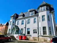 Coastal 1-Bed Apt w/ Free Gym, Parking & Garden - Kitchens