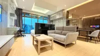 King Bed Mount Austin Palazio 2pax Luxury - مطابخ