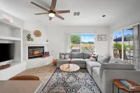 Unique Bermuda Escape with Pool/Spa & King Size Bed!
