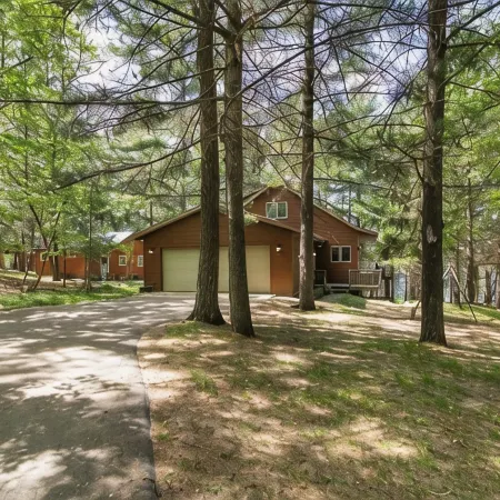 Beautiful Big Trout Lake Home on Whitefish Chain of Lakes! Pontoon Rental Onsite