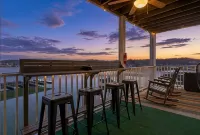 Modern Condo at 11mm in Sunrise w/ PWC & Boat Slip