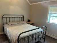 Charming 1-bedroom cottage with WiFi, AC in enchanting Kenoza Lake area.