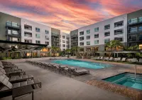 Bright&Cozy Getaway W/Pool Parking near Disneyland - Apartments
