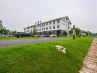Mingzhu Lake Swan Garden Resort