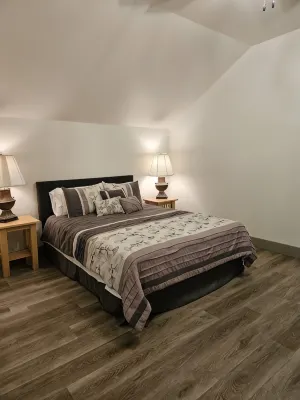 Cozy, private apt in small river town with short drive to city-border WI and IA. - 民泊