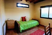 Cozy cabin in charming Las Compuertas, Mendoza, Argentina with Pool,AC,WiFi, - Homestays
