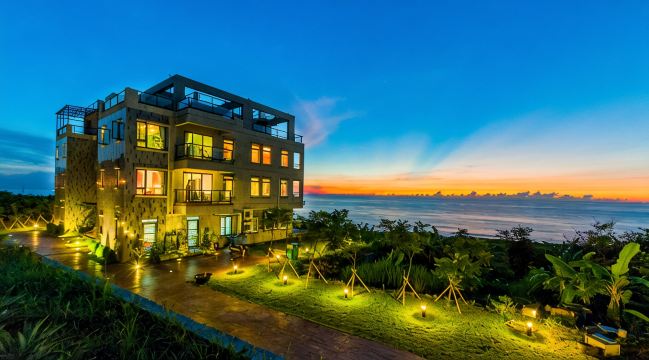 Whitecaps Hostel