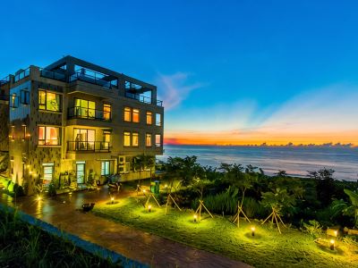 Whitecaps Hostel
