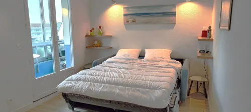 Newly renovated studio 2 minutes' walk from the beach and town center