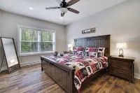 Spacious Chalet With Community Pool & Lake, Near Charming Town Of Jim Thorpe - Hytter