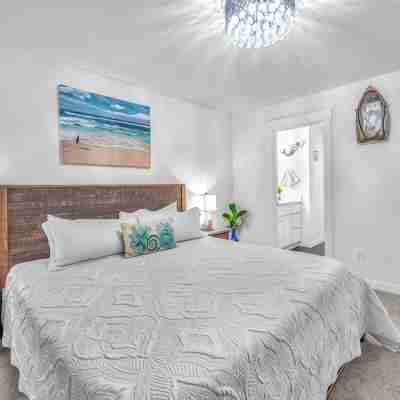 Seaside Riverfront Escape • HotTub • Walk to Beach Rooms