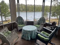 Lakefront  3-bedroom Rustic Cabin in Ryegate, VT. Pet-Friendly! - Homestays