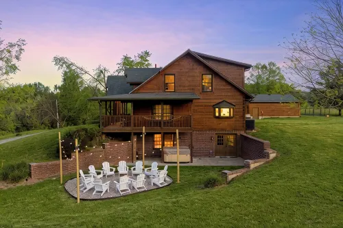 The Lodge / Hot Tub, Arcade, Firepit, Game room! - de charme