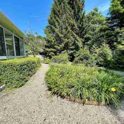 Spacious, Private Getaway for 8 with 3 Bedroom 6 Beds, Central A/C in Yarmouth Hotel Exterior