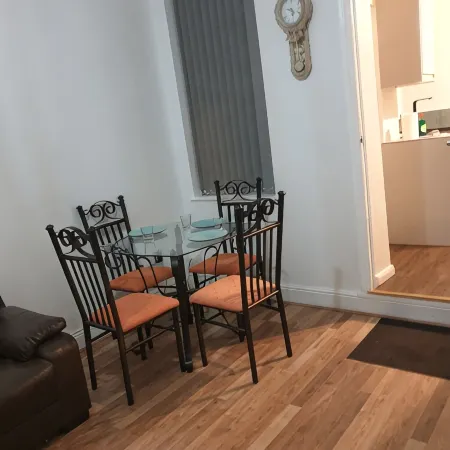 Cosy Flat for small family or working professionals.