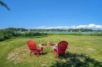 Charming Lake House Getaway - 3-Star