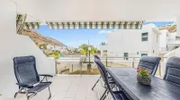 Beheizter Pool mit 2 R Apt Sea+ Parkview - 2-Star