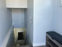 Cheerful 2 Bdrm house, free Netflix, free parking for 2 cars Hotels in Kitchener