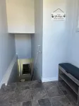 Cheerful 2 Bdrm house, free Netflix, free parking for 2 cars