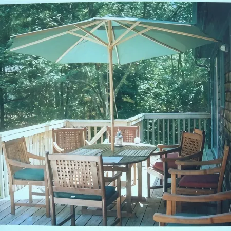 Beautiful Private 4 Br, Heated Pool. Close to Everything!