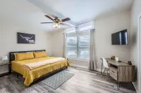 Spacious Home W/ Pool + Game Room / Near Riverwalk & Downtown! - Private Pools