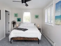 Charming 3-bedroom house in Conesus with lake access and dock for boat Hotels in Conesus