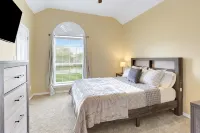 Luxury Villa Near A&M w/Grand Hall & Game Room