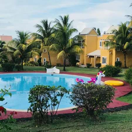Beautiful Secure Villa with Pool & Tropical Garden