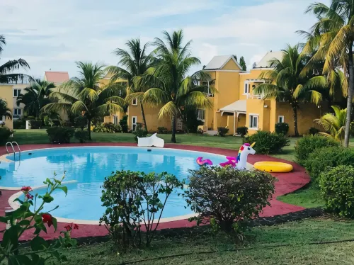 Beautiful Secure Villa with Pool & Tropical Garden - 2-Star