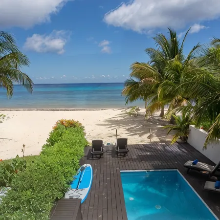 Beach house w/ private pool & sandy beach for 8