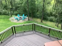 Newly renovated, hot tub and 1 mile from town, across from Holimont! - Hytter