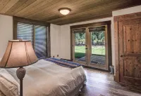 MTNLUX Guest House_Creekside Sauna and Hot tub - 5-Star