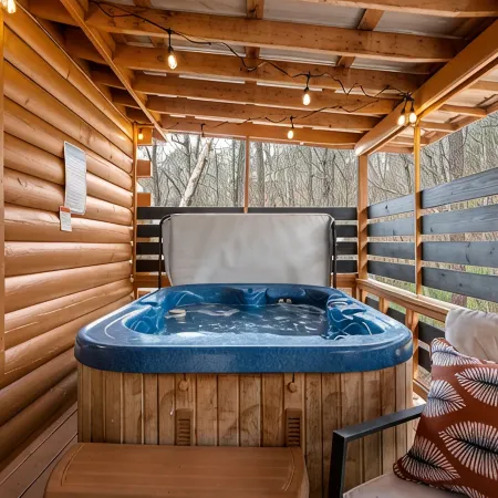 Cozy Log Cabin - Private Hot Tub & Fire Pit. Perfect Location & Pet-Friendly!