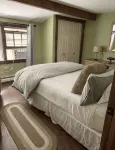Cozy Quechee Cabin Near Woodstock and Skiing w/Woodstove and All the Amenities - Wifi