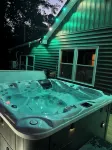 Nice little cabin at the lake. Full House. Hot tub, pet-Friendly! - Homestays