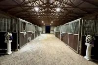 Private 3BR Farmhouse on Estate with Event Space, Horses,Trails, Ponds & Orchard - Jacuzzi