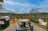 Mon Trèsor, Mountain Views with hot tub and deck