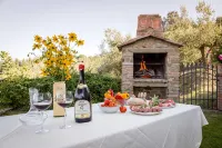 Wonderful villa at the foot of Cortona with private pool and unforgettable views