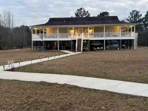 Accessible lake-front 4 bedroom home with TONS of outdoor covered space! - 3 étoiles