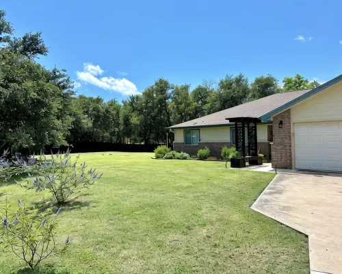 Private Gated Lake Buchanan Waterfront Retreat Sunset Views Hot Tub & Dogs Hotels in Buchanan Dam